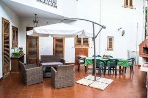 2 bedrooms appartement at Palermo 800 m away from the beach with enclosed garden and wifi, Palermo